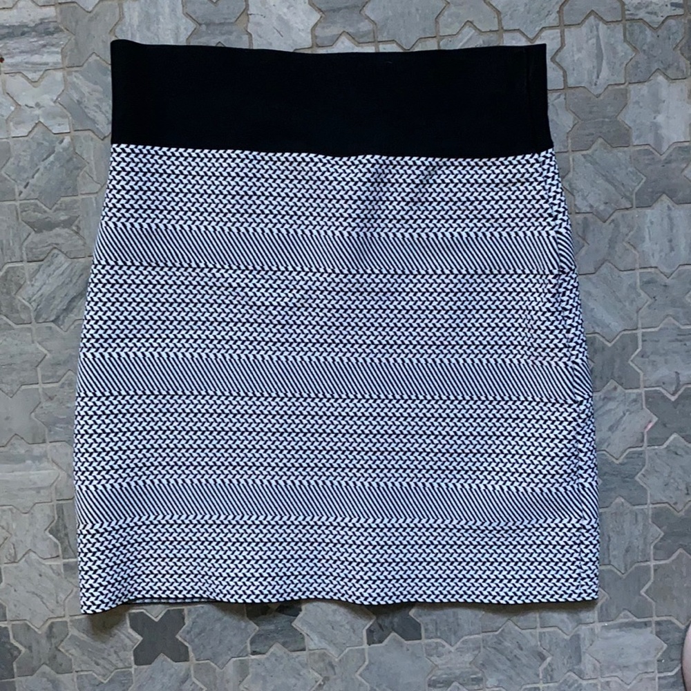 BCBG bandage skirt. Size Large
